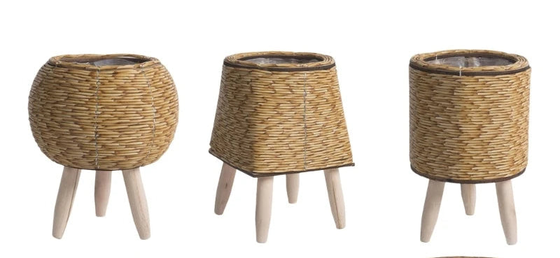 Rattan Übertopfe mit Holzbeinen, stilvolle Pflanzendekoration im Boho-Design für den Innen- und Außenbereich