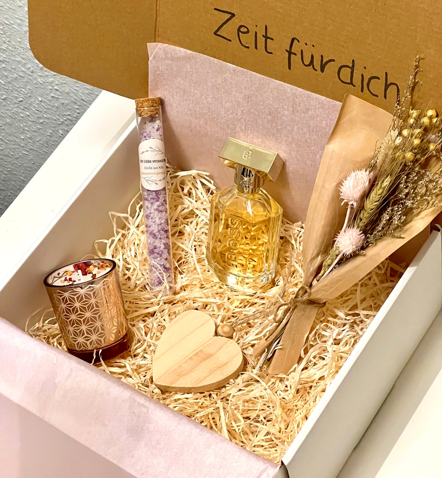 Geschenkbox Parfum Edition mit original Hugo Boss The Scent 50 ml Eau de Parfum, stilvoll verpackt von lifestyleloungecologne – luxuriöses Geschenk für besondere Anlässe.