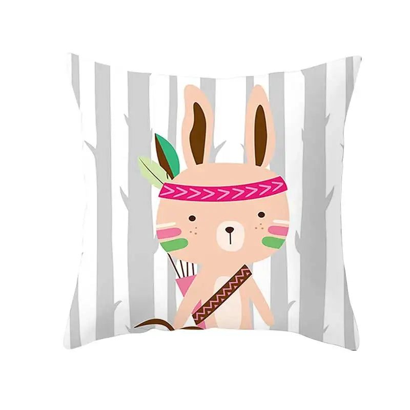 Verspielter Kissenbezug im Boho-Stil für Kinder, mit liebevollen Motiven in 45x45 cm – erhältlich in fünf kindgerechten Designs aus weichem, pflegeleichtem Stoff.